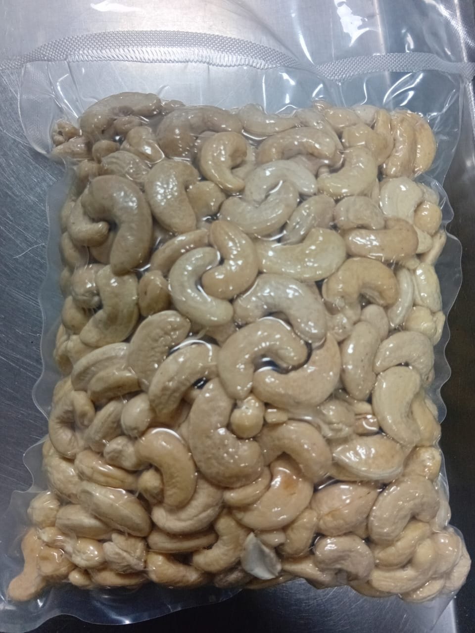 e0cd3415-8bb9-44c9-bdd2-2f628768a10e-1.jpeg ProcessedCASHEW NUTS - Image 3